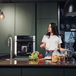 Смарт кухни: уреди, които готвят сами и ви спестяват време