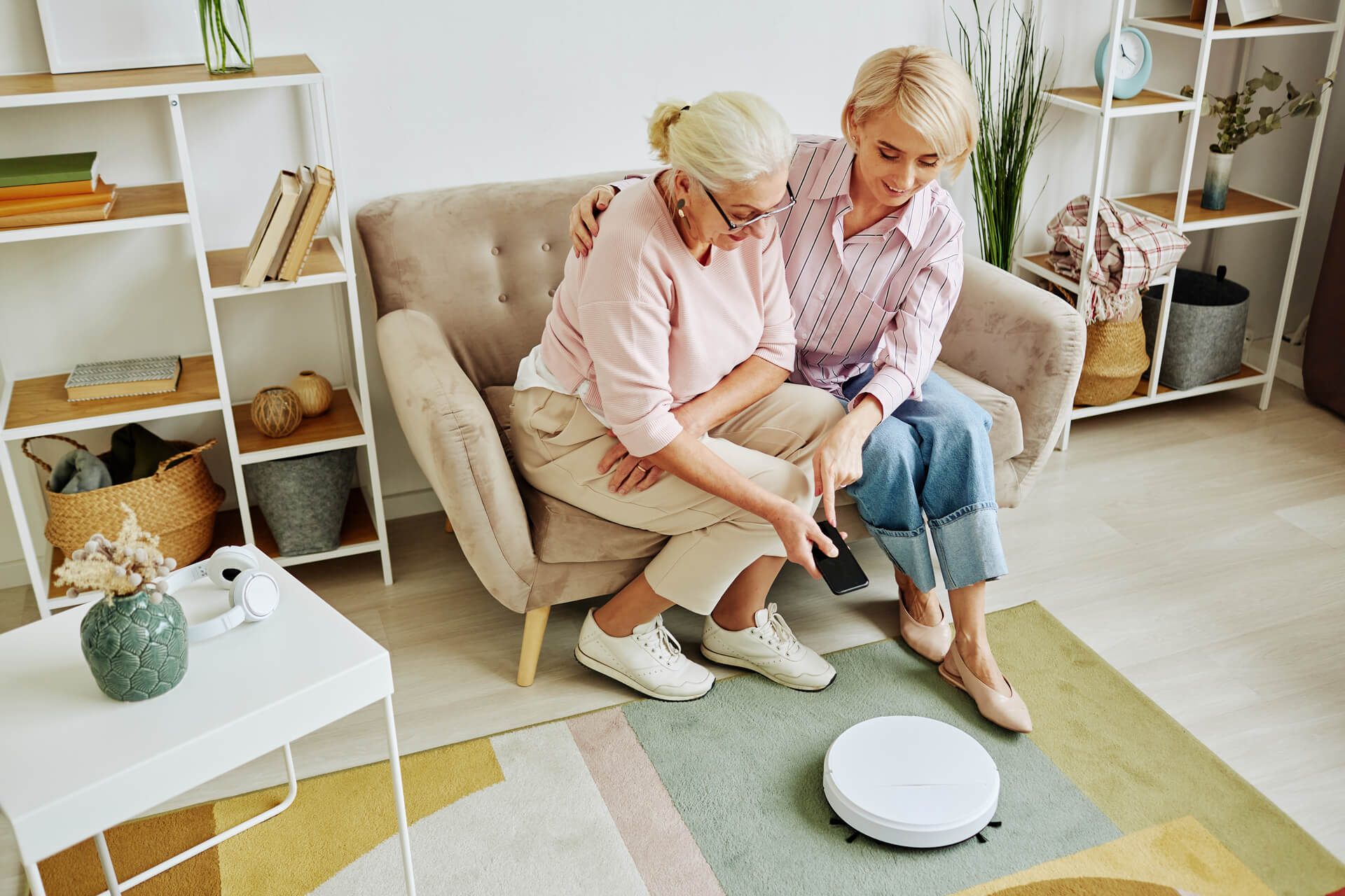 Как смарт устройствата допринасят за удобството на възрастните хора