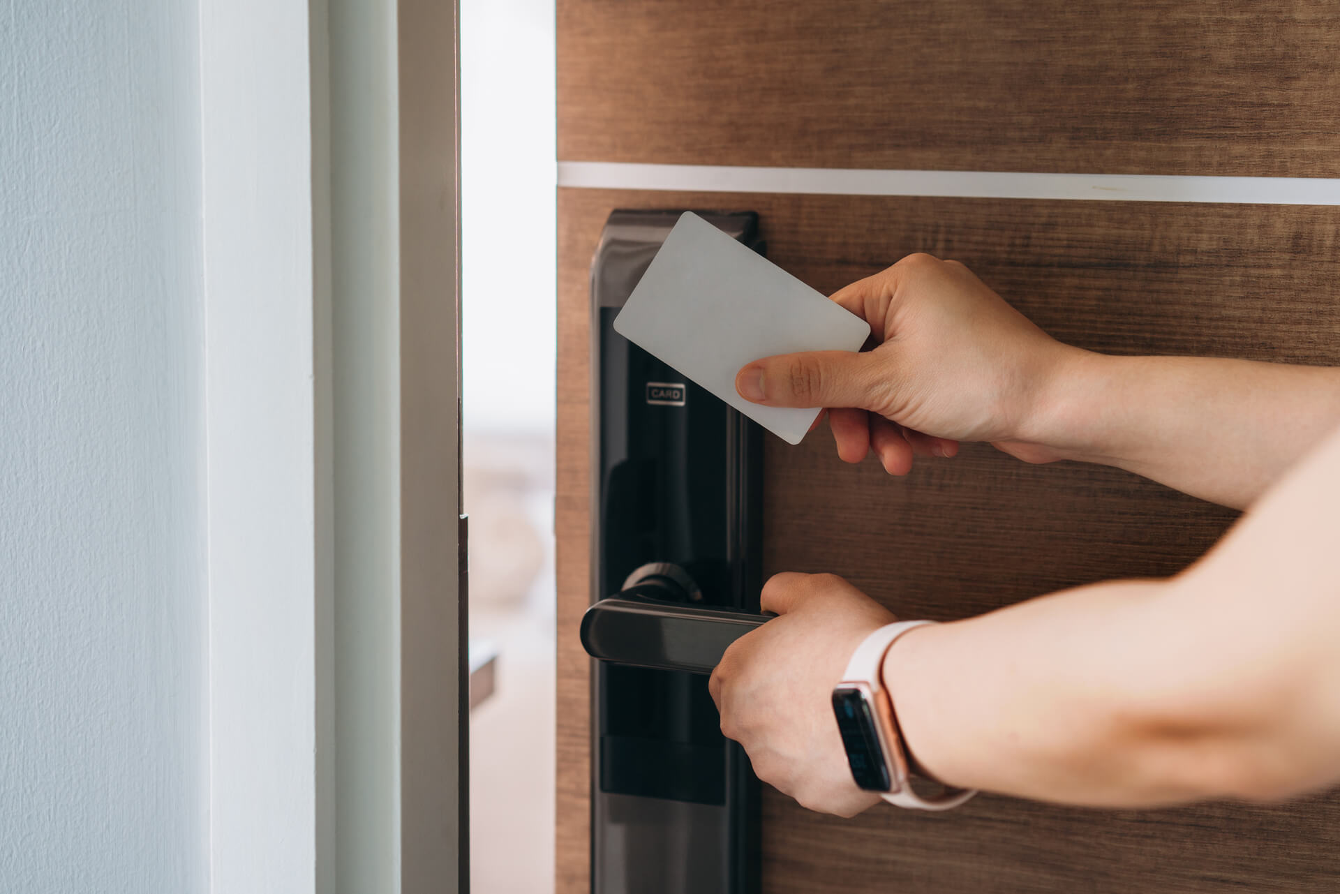 Smart home решение за собственици на имоти под наем